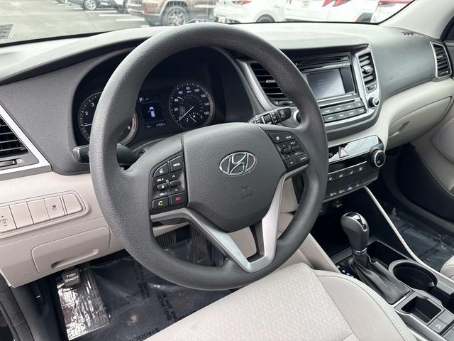 2017 Hyundai Tucson SE - Photo 2