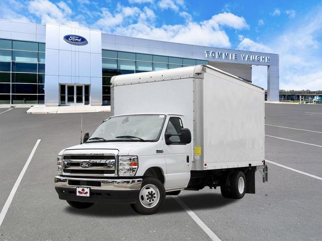 Oxford White 2027 Ford E-Series Chassis E-350 SD Cutaway 138 RWD Pickup Truck Rear-Wheel Drive 6-Speed Automatic