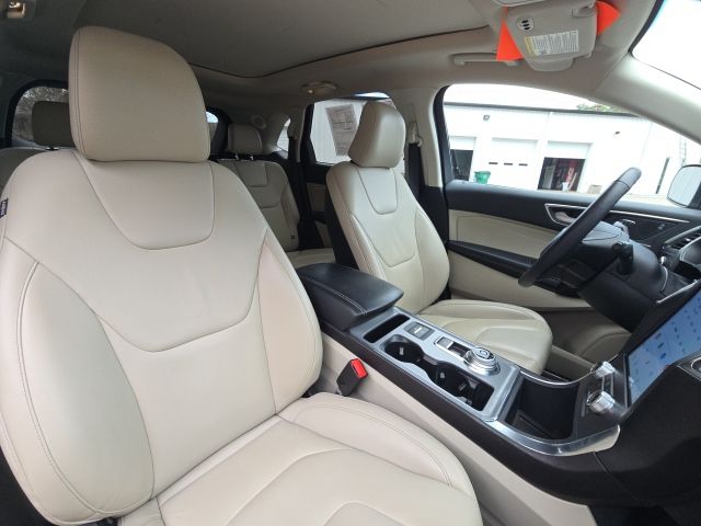 2022 Ford Edge Titanium:168337A