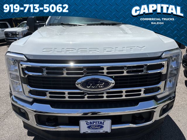New 2025 Oxford White Ford F-450® XL image 10