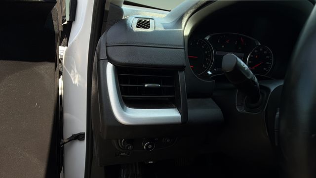 Used 2024 White GMC SLT image 21