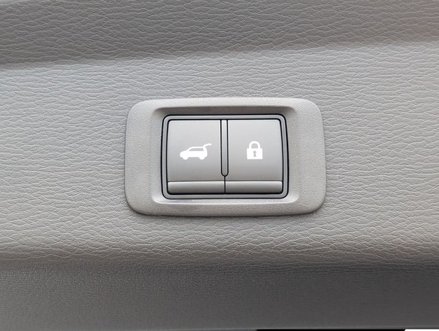 New 2025 White Mitsubishi SE image 29