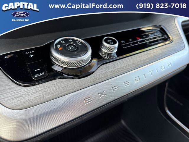 Certified Used 2025 Oxford White Ford Platinum image 30