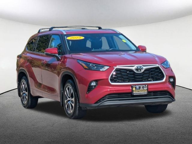 2022 Toyota Highlander XLE 2