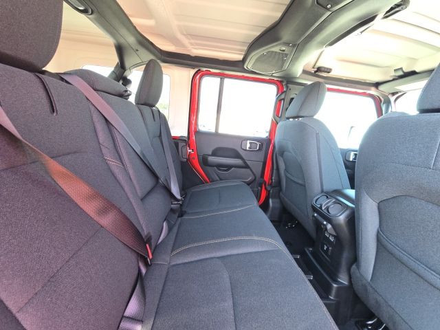 2025 Jeep Wrangler Sahara 4xe:B02116