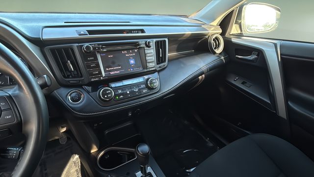 Used 2018 Gray Toyota XLE image 27