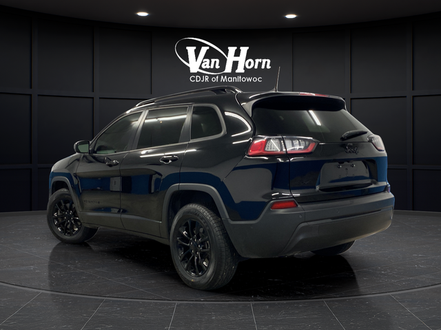 Used 2023 Diamond Black Crystal Pearlcoat Jeep Altitude image 5
