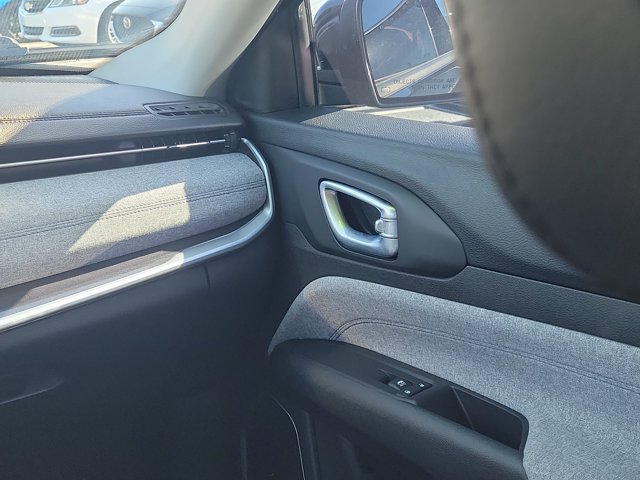 Used 2022 Black Jeep Latitude image 4