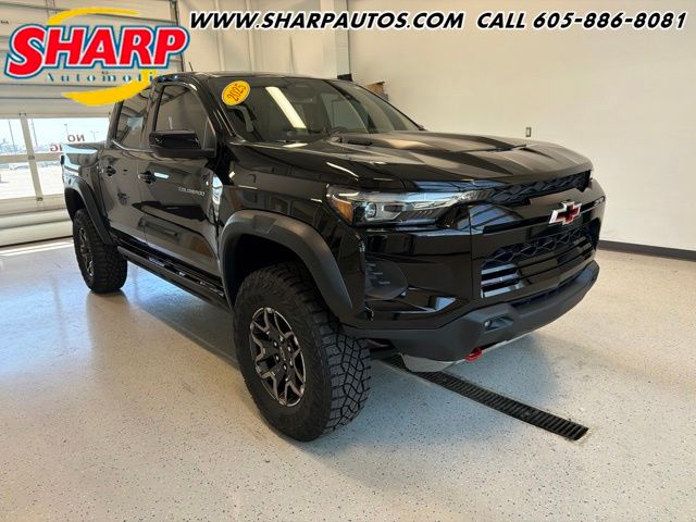 Black 2025 Chevrolet Colorado Pickup Truck Four-Wheel Drive 8-Speed Automatic