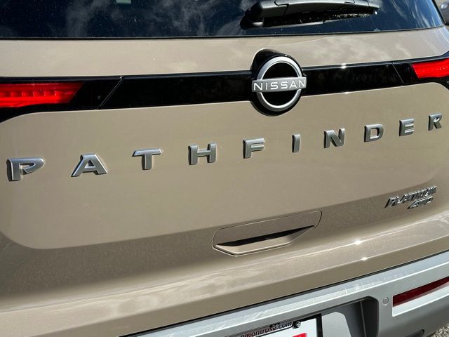 2024 Nissan Pathfinder Platinum 23