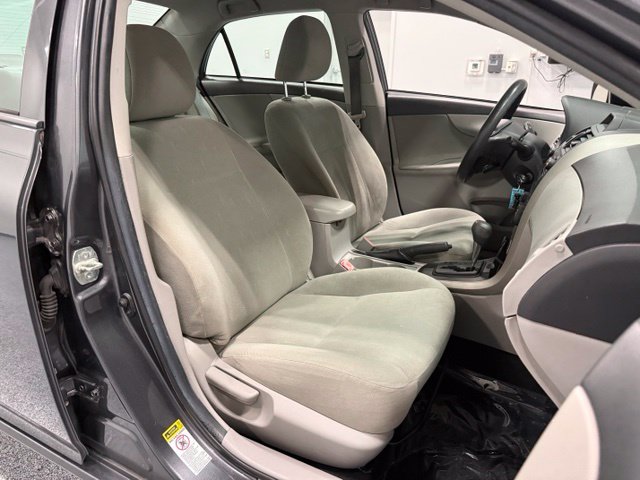 Used 2013 Gray Toyota L image 23