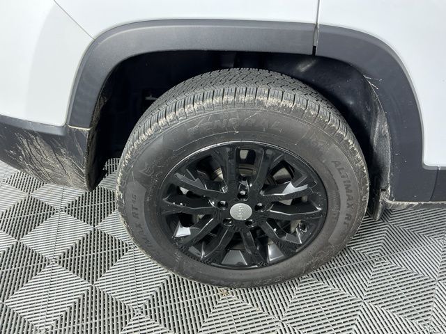 used 2022 Jeep Cherokee car, priced at $18,879