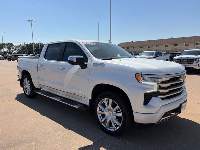 White (Iridescent Pearl Tricoat) 2023 Chevrolet Silverado 1500 Pickup Truck Four-Wheel Drive Automatic