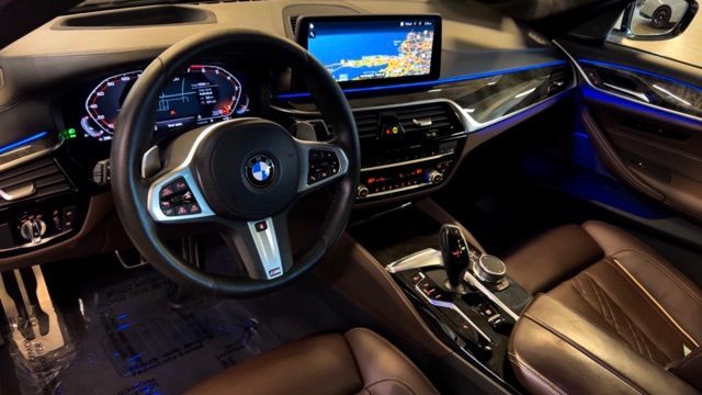 2022 BMW 5 Series M550i xDrive 10