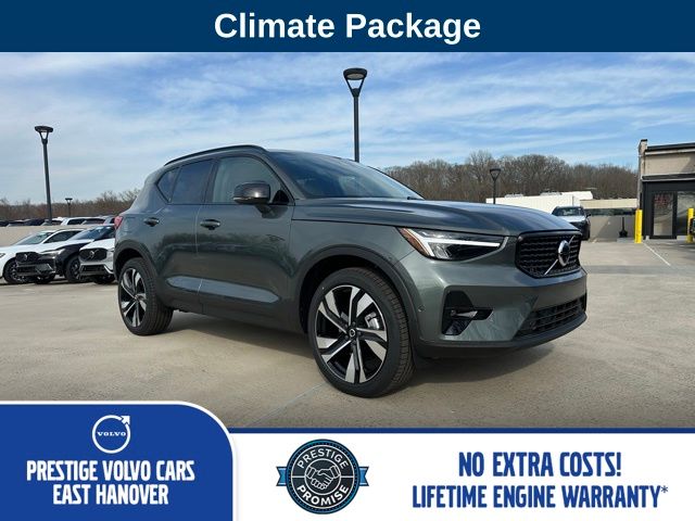 Forest Lake 2026 Volvo XC40 B5 Plus AWD SUV / Crossover All-Wheel Drive Automatic