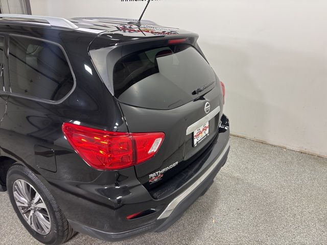 2018 Nissan Pathfinder S photo