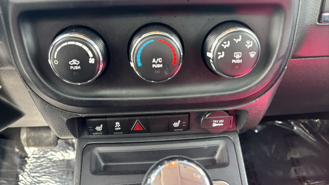 Used 2015 Black Clearcoat Jeep Latitude image 18