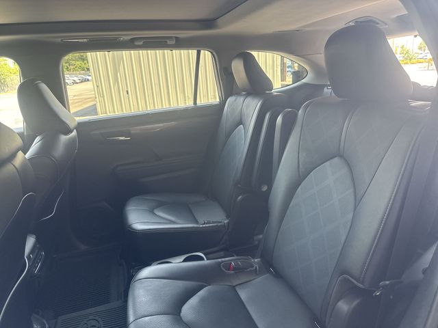 Used 2022  Toyota Platinum image 16