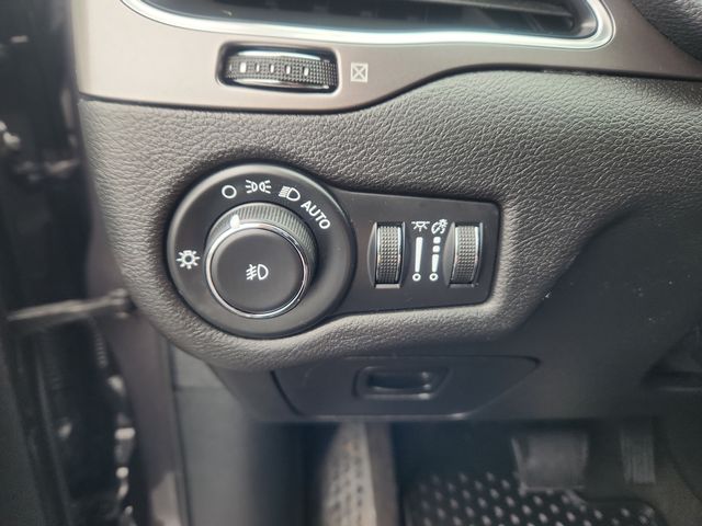 Used 2020 Jeep Cherokee For Sale in Grove City, OH