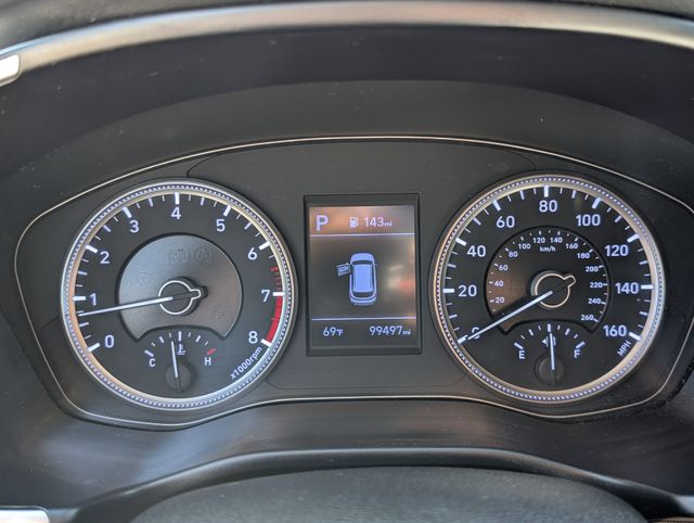 Used 2019 White Hyundai SE image 11