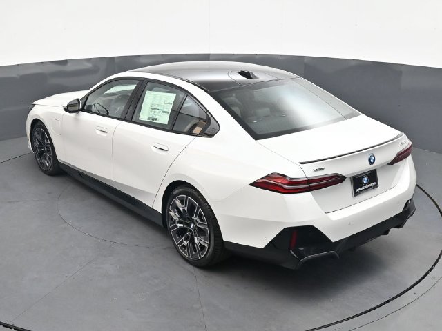 New 2027 White BMW 550e xDrive image 26