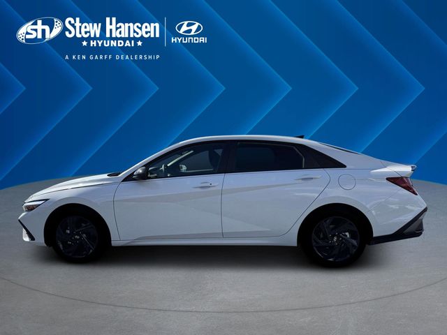 New 2026 White Hyundai SEL Sport image 3