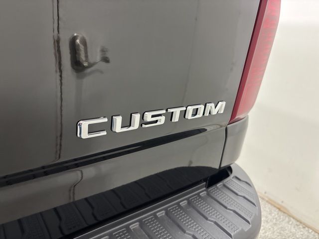 2025 Chevrolet Silverado 2500HD Custom photo