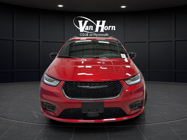New 2026 Red Hot Pearlcoat Chrysler Select image 8