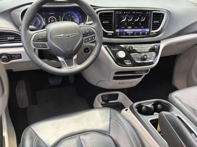 Used 2023 Black Chrysler Touring L image 17