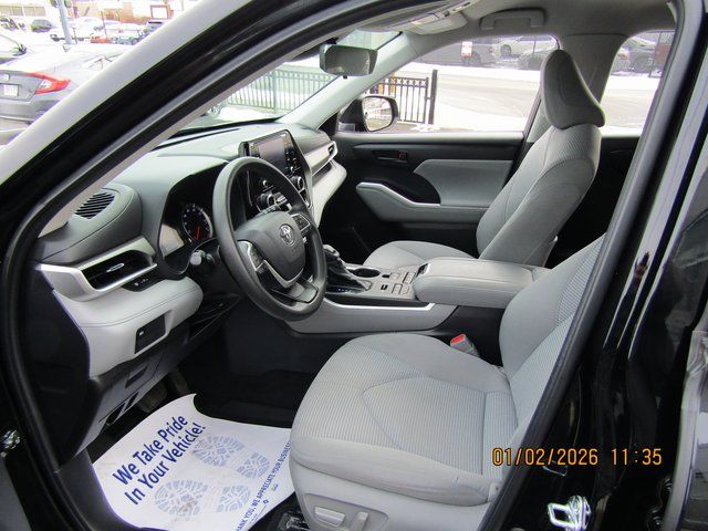 used 2022 Toyota Highlander car, priced at $21,999