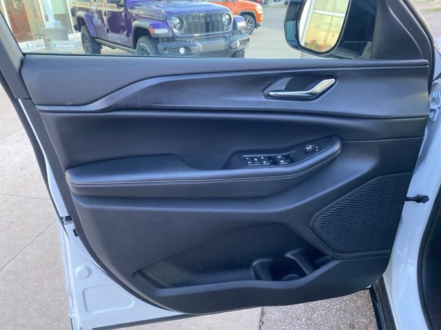 2024 Jeep Grand Cherokee L Altitude - Bright White Clearcoat exterior view 10