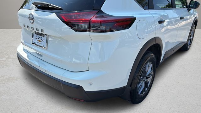 Used 2025 White Nissan S image 37