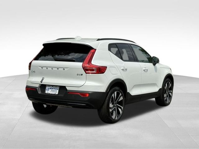 2025 Volvo XC40 B5 Plus Dark Theme 5