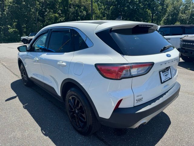 Used 2022 White Ford SE image 5
