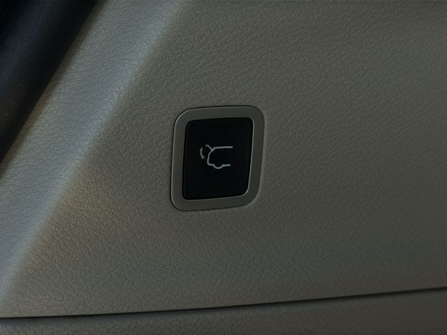 Used 2018 Red Chrysler Touring Plus image 39
