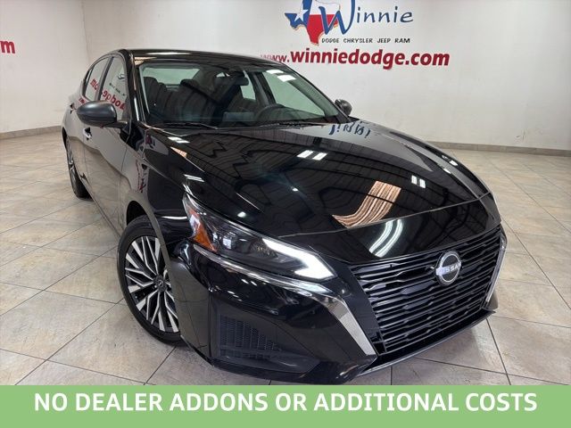 Super Black Clearcoat 2024 Nissan Altima 2.5 SV FWD Sedan Front-Wheel Drive Continuously Variable Transmission