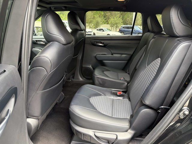 Used 2025 Toyota Highlander SUV