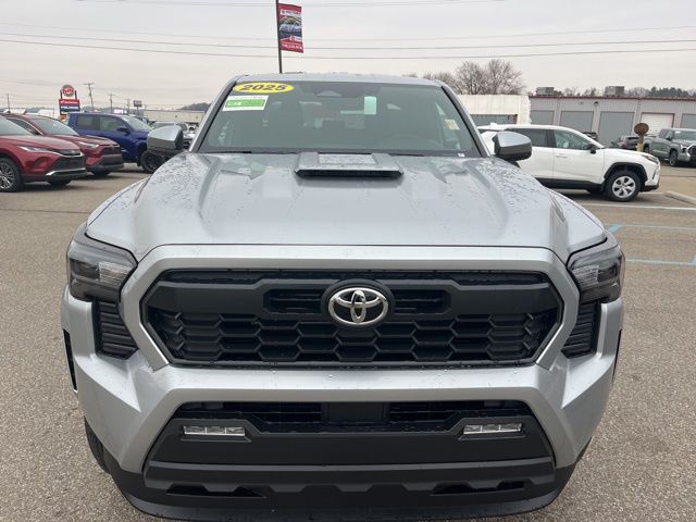 2025 Toyota Tacoma TRD Sport Double Cab photo 2