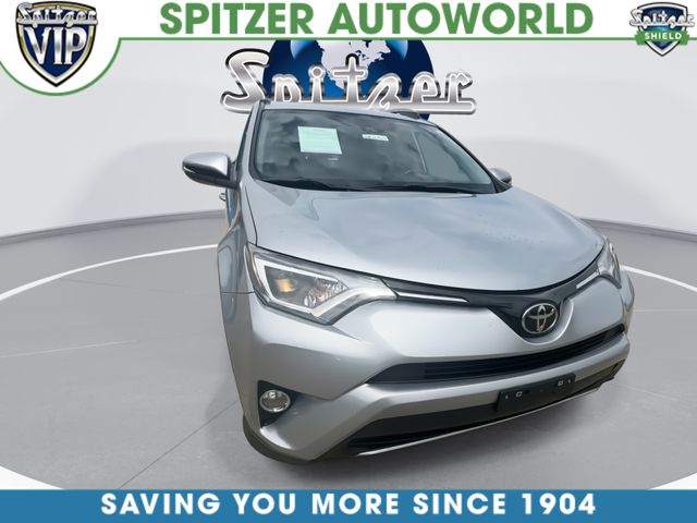 Used 2018 Silver Toyota XLE image 3