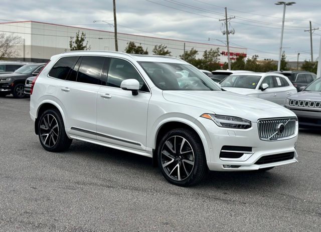 2024 Volvo XC90 B5 Plus