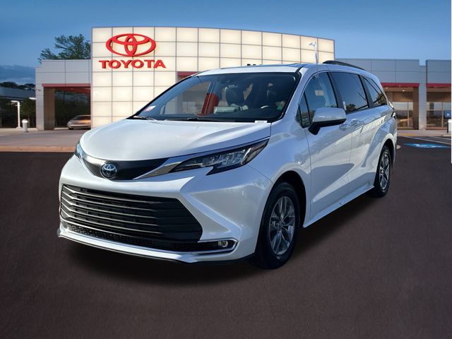 2023 Toyota Sienna XLE 25