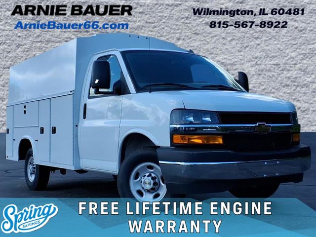 Summit White 2025 Chevrolet Express Chassis 3500 Cutaway 139 Van Rear-Wheel Drive 8-Speed Automatic