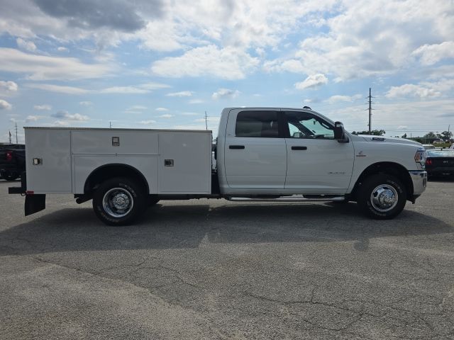 2024 Ram 3500 SLT:B01822
