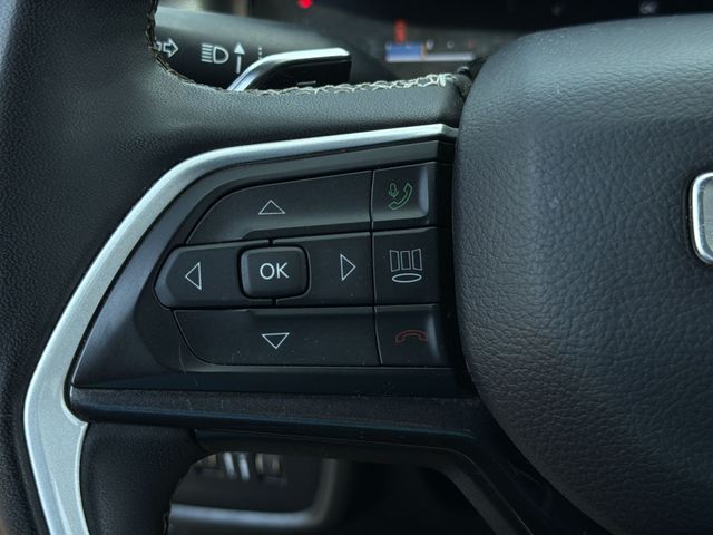Used 2023 Black Jeep Laredo image 28
