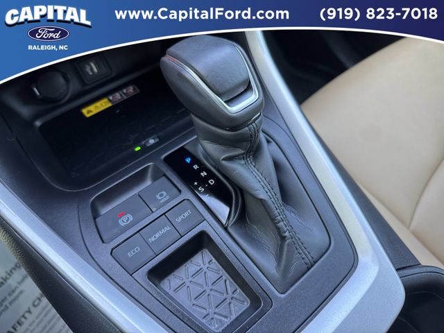 Used 2025  Toyota XLE Premium image 31