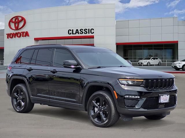 Diamond Black Crystal Pearlcoat 2024 Jeep Grand Cherokee SUV / Crossover Four-Wheel Drive 8-Speed Automatic