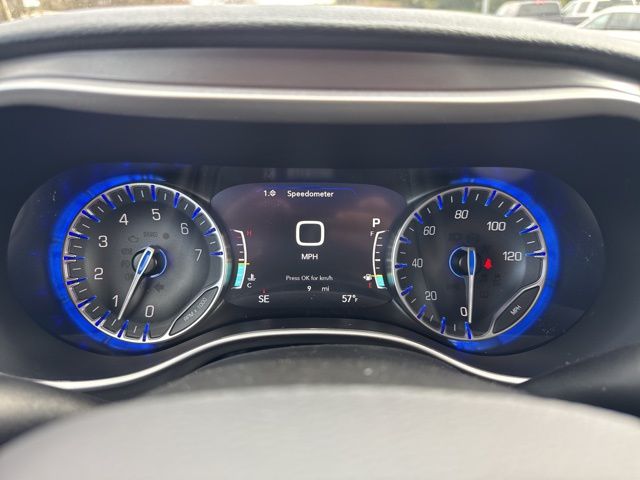 New 2026 White Chrysler Select image 23