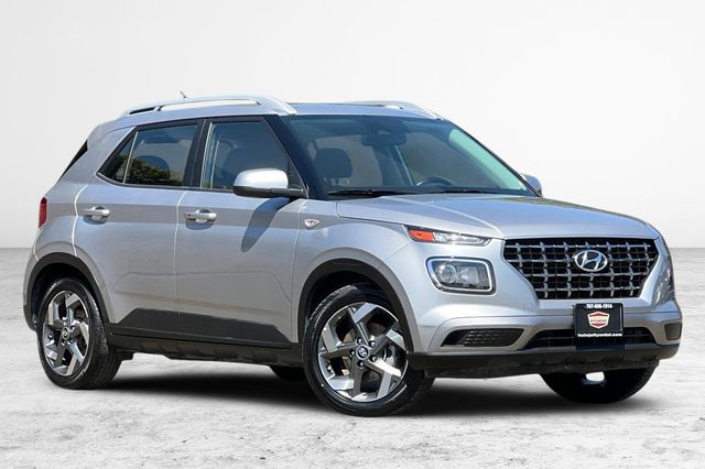 Shimmering Silver 2025 Hyundai Venue SUV / Crossover Front-Wheel Drive Continuously Variable Transmission