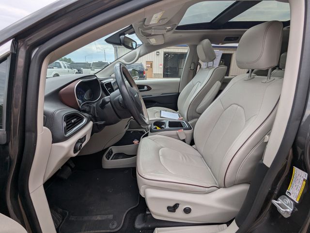 2018 Granite Crystal Metallic Clearcoat Chrysler Pacifica Limited FWD Van