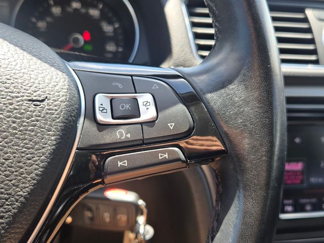 2017 Volkswagen Passat - $13,622